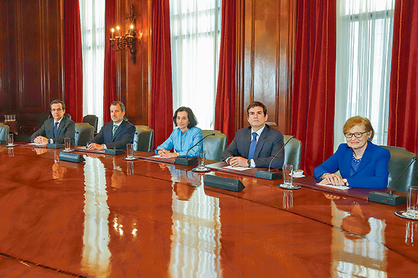<p>Banco Central analizó como única opción "plausible" mantener la tasa de interés en su reunión previa al IPoM</p>