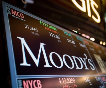 Consumo se enfrenta a mayores riesgos que exportadores, servicios públicos o bancos en Latinoamérica, según Moody's