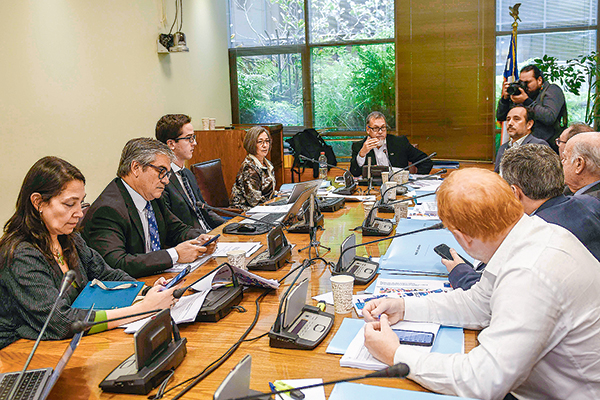 Comisión de Hacienda del Senado. Foto: Agencia Uno