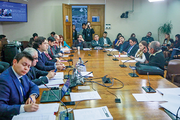 La comisión de Constitución dedicó una segunda sesión al debate sobre retiros de fondos.