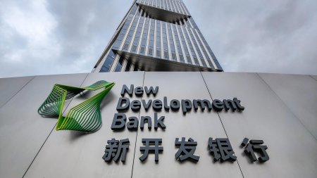 Argentina negocia el ingreso al banco de los BRICS para ampliar líneas de crédito