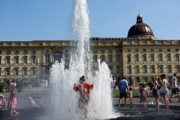 Se prevé que las temperaturas estén por encima de 30-32 grados en buena parte del país e incluso los 40 grados en el sur de la Península, en Andalucía este viernes..