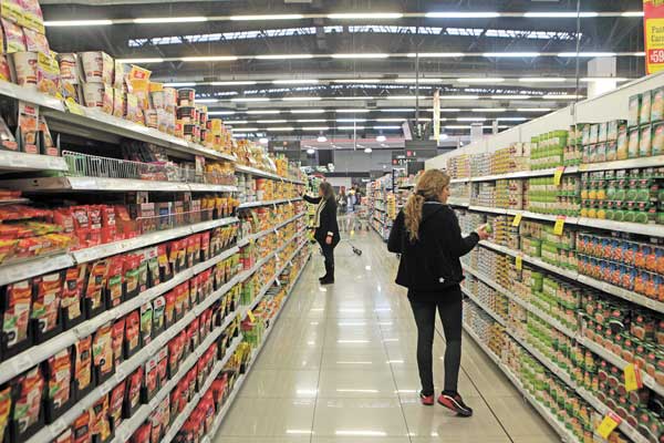 La demanda por cerveza y carteras ha ayudado a apagar por ahora los temores a una recesión global