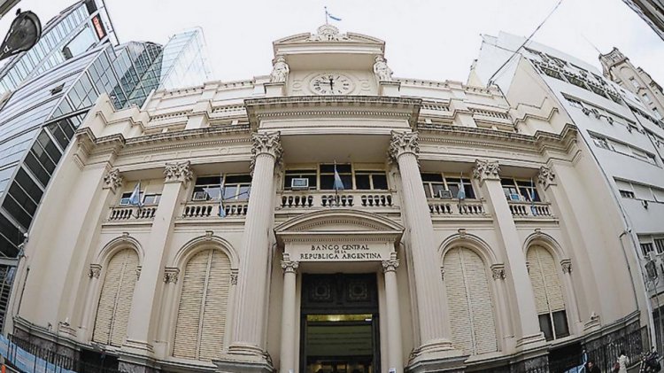 <p>Argentina sube tasa referencial en 1.000 puntos hasta 91% anual</p>