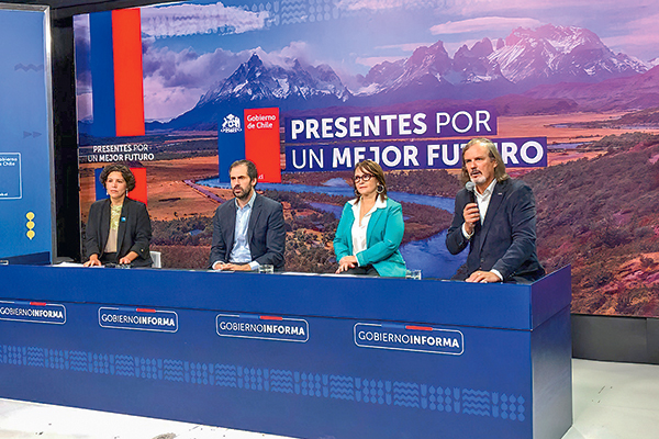 <p>Ministros y representantes de Corfo e InvestChile explicaron la Estrategia Nacional del Litio.</p>