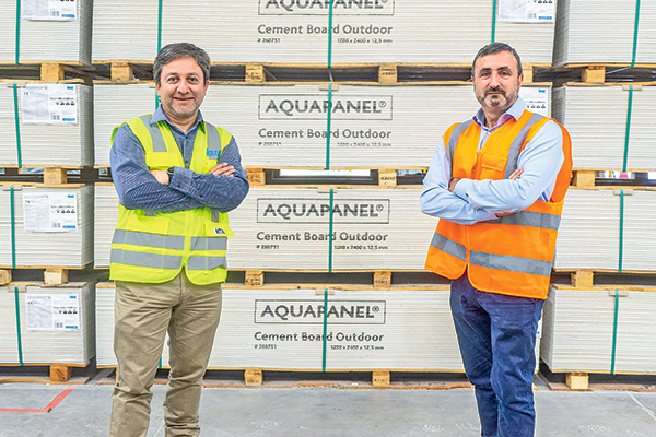 <p>Roberto Rojas, country manager de Knauf y Víctor Pérez, managing director de Knauf Aquapanel.</p>