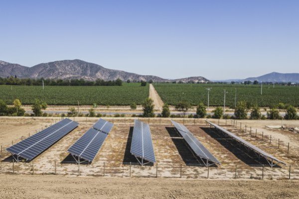 El hito lo alcanzó con contratos de energía limpia y plantas solares propias.