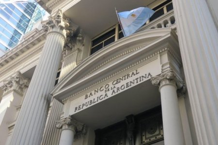 Los argentinos retiraron US$ 1.000 millones de depósitos de cuentas bancarias