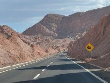 Fondo de BTG Pactual pone en venta concesiones de red de carreteras en Chile y trenes en Bolivia