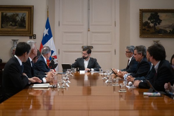 El Presidente Gabriel Boric junto a la Asociación de Bancos.