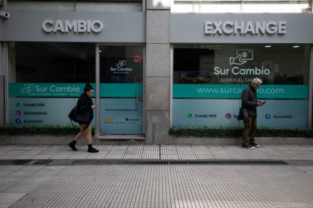 En la desesperación por apuntalar su moneda, Argentina está empujando a su banco central a la quiebra
