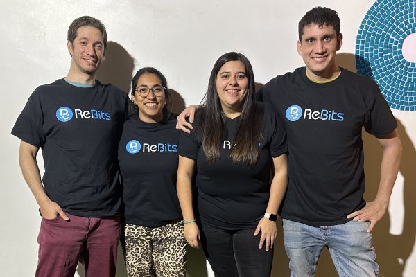 Mathias Rosasco, Catalina Uribe, Paulina Parra y Rodrigo Salas, sociosfundadores de ReBits.