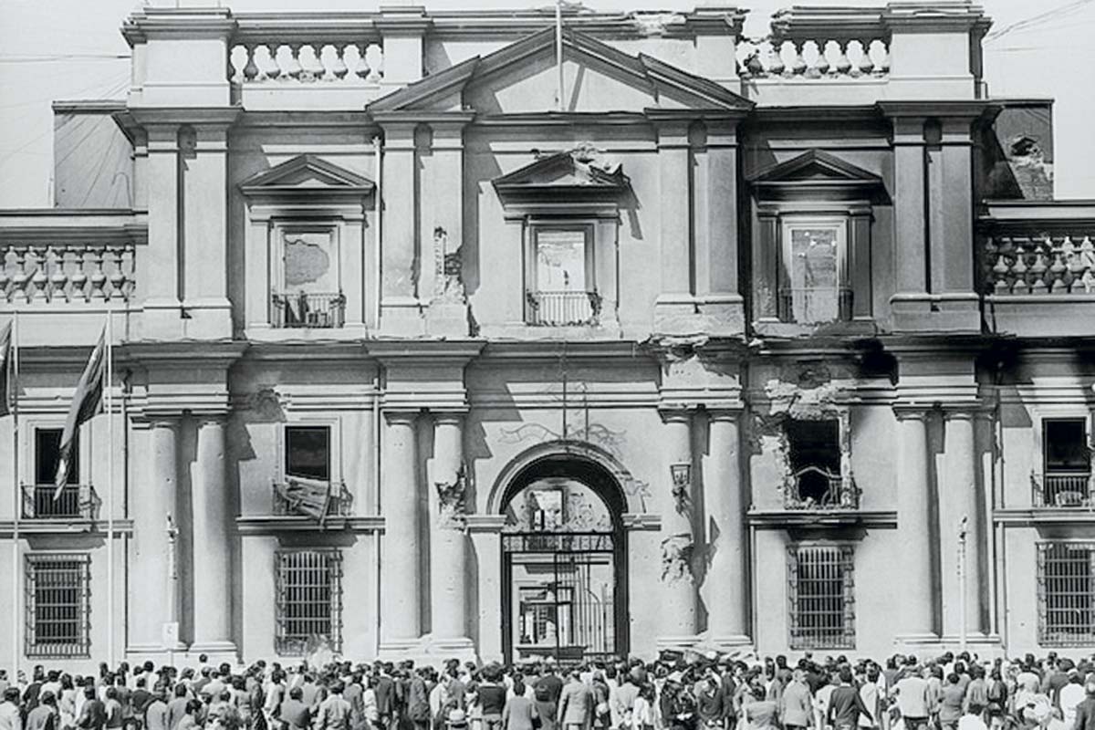 <p>Crowdfunding busca levantar financiamiento para documental sobre el trabajo de Luis Poirot a 50 años del Golpe</p>