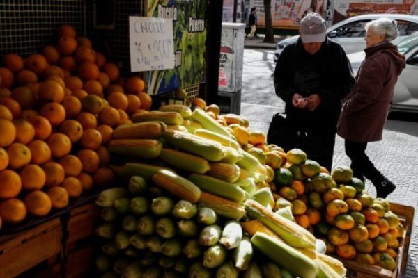 Sin freno: Inflación en Argentina alcanza el 108% en 12 meses impulsada por el rubro textil y los alimentos