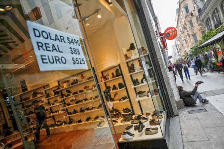 ¿Le conviene a las empresas chilenas la posible dolarización de la economía de Argentina?