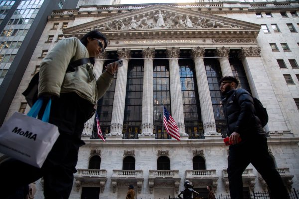 Nasdaq cierra en máximos de nueve meses previo a conversaciones sobre el techo de la deuda en EEUU