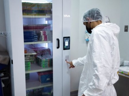 Chilena Bitua aterriza en Brasil con sus gabinetes inteligentes que evitan quiebres de stock de insumos en la salud