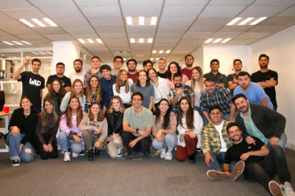 Equipo de LAP Marketplace.