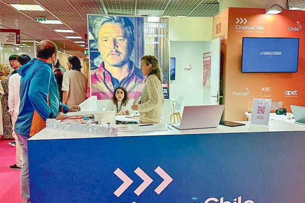 Pedro Pascal no estuvo en la alfombra roja de Cannes, pero sí en el stand de Cinema Chile