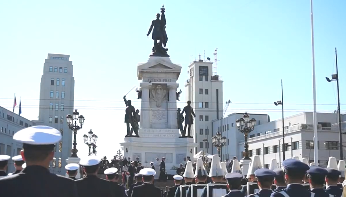 Chile conmemoró día de las Glorias Navales con desfiles en Valparaíso