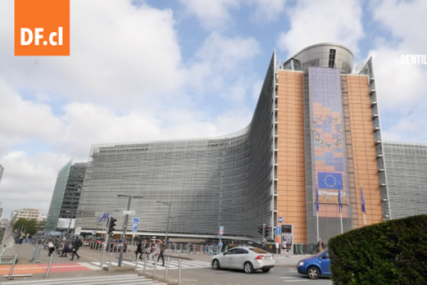 <p>Ahora en DF | UE multa a Meta con US$1.300 millones por vulnerar normas sobre transferencia de datos a EEUU</p>