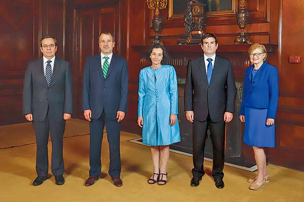 <p>Santander mantiene expectativa de posible primera baja de tasas en julio, aunque no descarta que el Central pudiera esperar más</p>