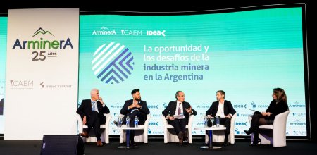 Empresarios mineros argentinos coinciden en que el país "reúne todas las oportunidades y riesgos juntos" para desarrollar proyectos de explotación