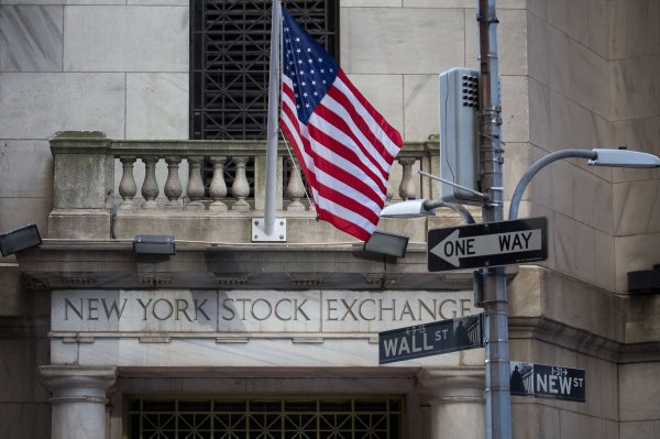 Wall Street cierra con pérdidas en la cuenta regresiva para lograr un acuerdo sobre la deuda en Washington
