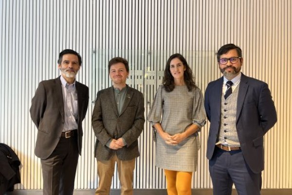 Hernán Araneda (FCh), José Morales (Brinca), Magdalena Aninat (UAI) y Juan Pablo Torres (UAI).