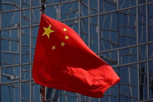 Economistas recortan proyecciones para PIB de China y prevén que banco central reduzca requisitos de reserva de la banca
