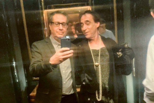 Galerista Pedro Montes y el performático Francisco Casas viajan a Nueva York invitados por el MOMA