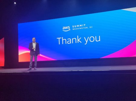 Amazon Web Services se compromete con la aceleración de la transformación digital del sector público en Summit 2023