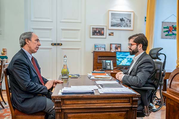 En La Moneda conversaron ayer el Presidente Boric con el líder la CPC, Ricardo Mewes. Foto: Presidencia