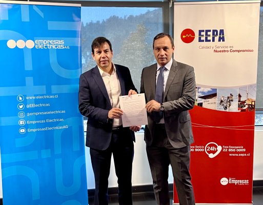 Víctor Tavera, presidente del directorio de Empresas Eléctricas, y Mauricio Infante, gerente general de EEPA,