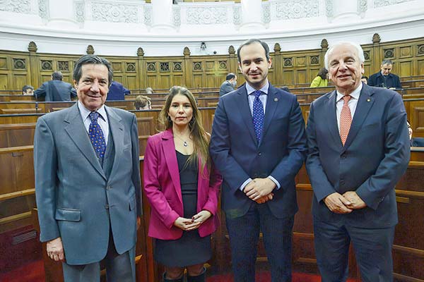 Los presidentes de comisiones: Edmundo Eluchans, María de los Ángeles López, Antonio Berchiesi y Germán Becker.
