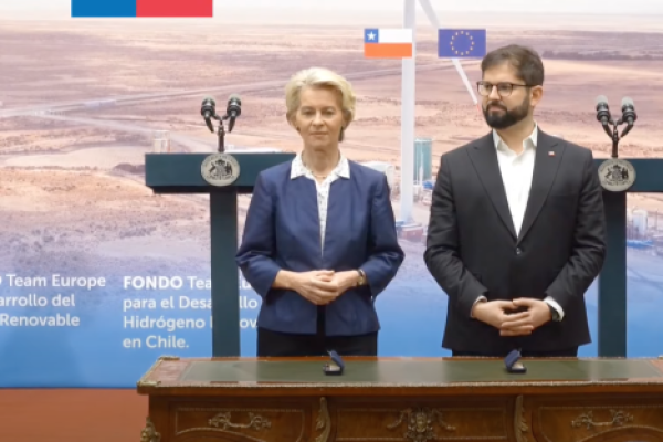 <p>Ahora en DF | Von der Leyen y Boric anuncian acuerdo estratégico para el desarrollo del hidrógeno verde y la cadena de suministro de litio</p>