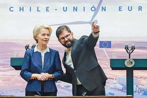 La presidenta de la Comisión Europea, Ursula von der Leyen, y el Presidente Boric lideraron diversas actividades en La Moneda. Fotos: Julio Castro