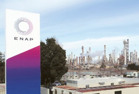 Chilena ENAP firma contratos con cuatro petroleras para importar crudo desde Argentina