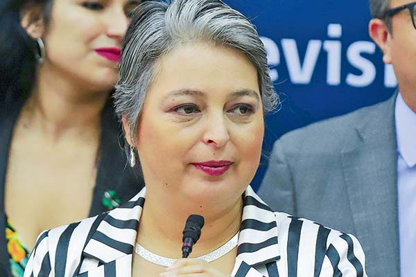 La ministra del Trabajo y Previsión Social, Jeannette Jara, tiene la misión de llegar a un acuerdo para dar viabilidad al proyecto. Foto: Agencia Uno