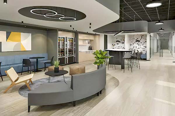 ¿Un negocio paralizado? Oficinas flexibles en Alto Las Condes y Costanera Center, sin fecha de debut
