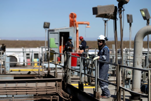 Argentina Pampa Energía compra a francesa Total Austral participación en bloque de petróleo en Vaca Muerta