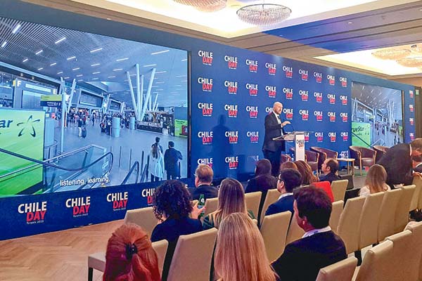 El director general de Concesiones del Ministerio de Obras Públicas, Juan Manuel Sánchez, expuso en Toronto.