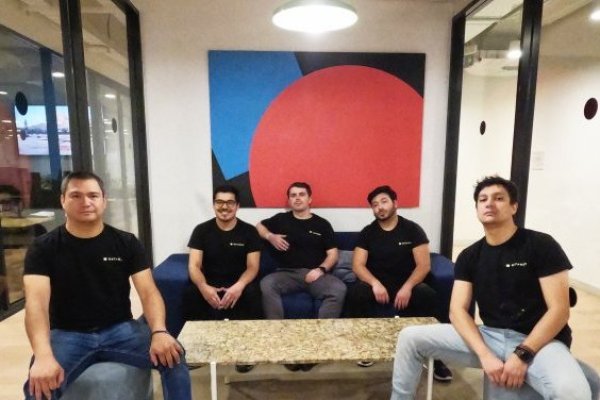 Sergio Olivares, Alejandro López, Nicolás Barrera, Rodrigo Omonte y Matías Gaete, equipo de Databot.