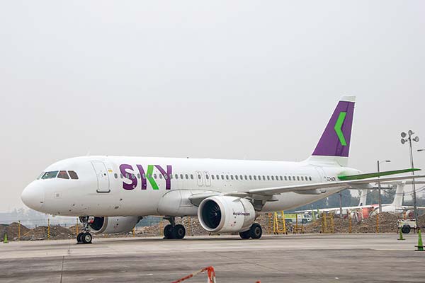Sky Airline reorganiza sus operaciones en Argentina y centraliza las funciones en la matriz en Chile