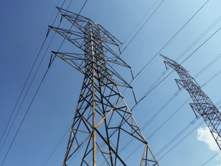 ¿Cómo avanza el proyecto de interconexión eléctrica Perú-Ecuador y cuál será su impacto?
