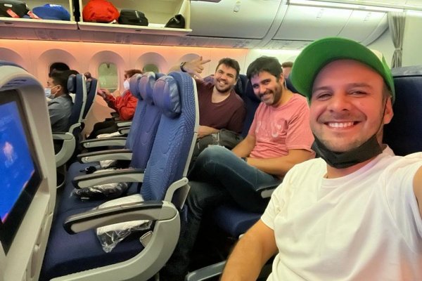 Instrucciones de cabina en inglés y español: Políglota sella alianza con Latam
