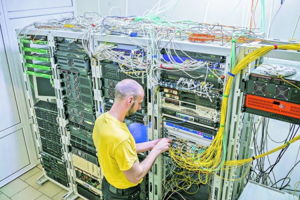 La apuesta de KKR en Perú: replica el negocio de fibra óptica de Chile y Colombia, pero suma a Entel como socio