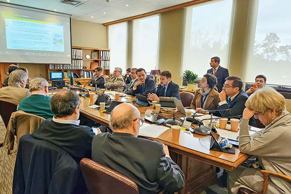 Representantes de las firmas renovables y el ministro de Energía participaron ayer en la comisión de Minería y Energía del Senado.