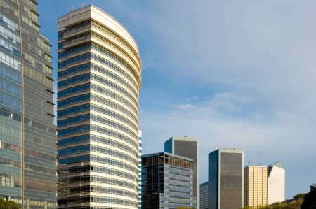 CBRE advierte sobre alta vacancia en oficinas de Argentina ante incertidumbre por elecciones: al nivel de la crisis de 2001