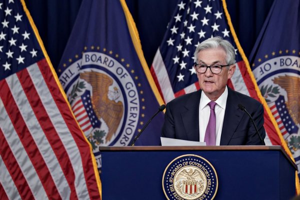 Fed eleva las tasas en 25 puntos base y Powell descarta recortes para este año